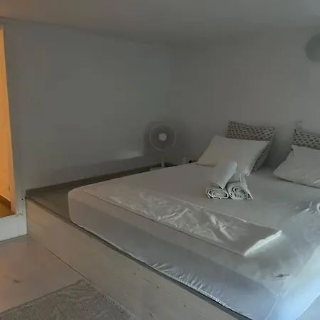 Nyaraló Gem *